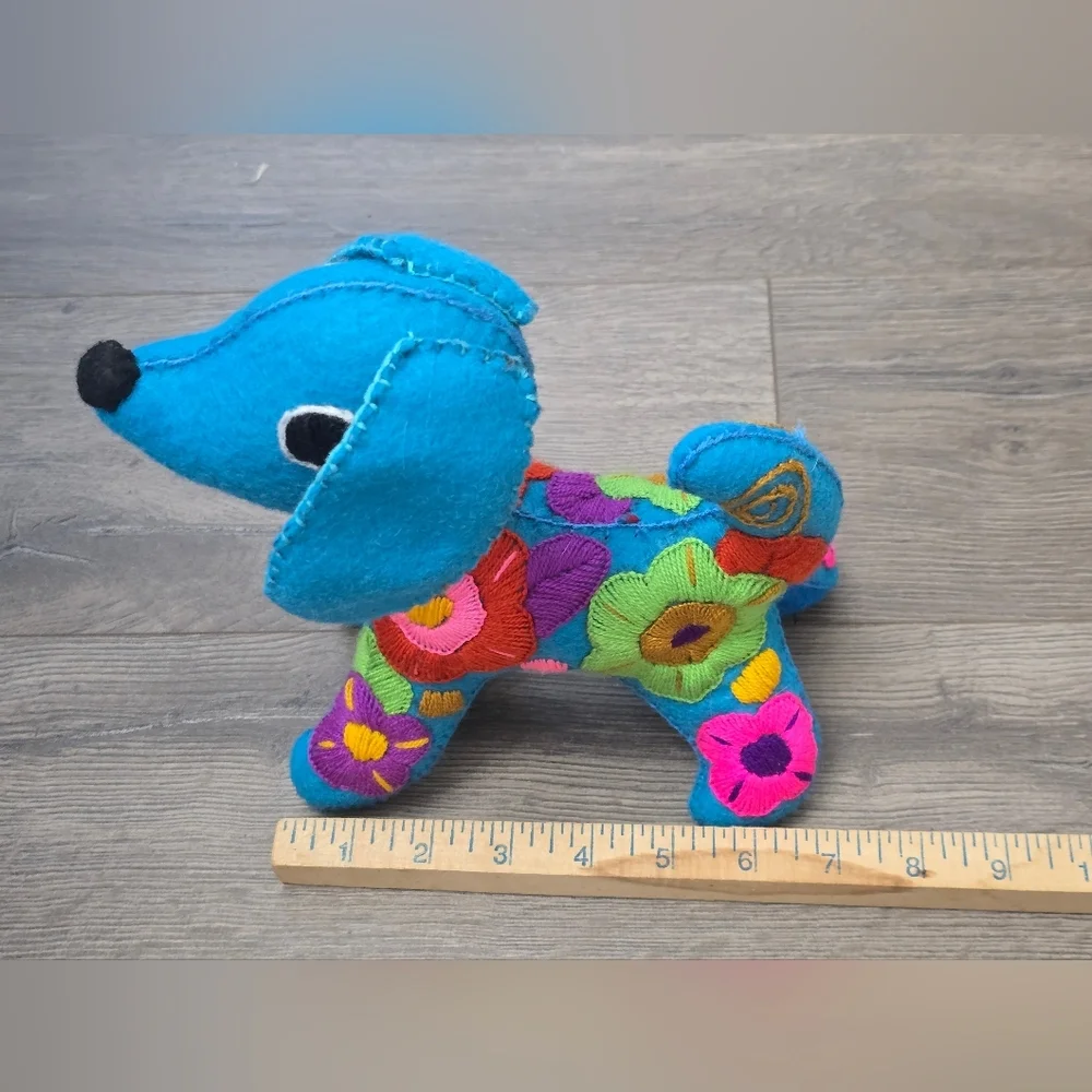 Hamdmade Felt Embroidered Folk Art Dog Colorful Fun Unique Art Deco - Picture 4 of 5